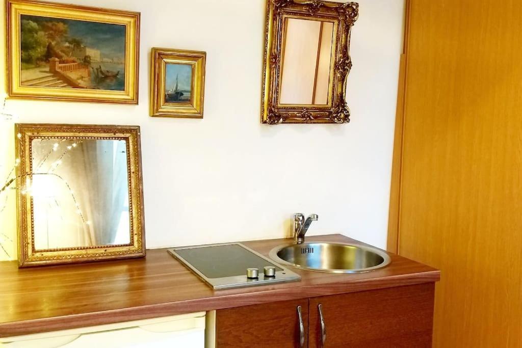 Small Luxurious Room In The Heart Of Saint Germain Paris Luaran gambar