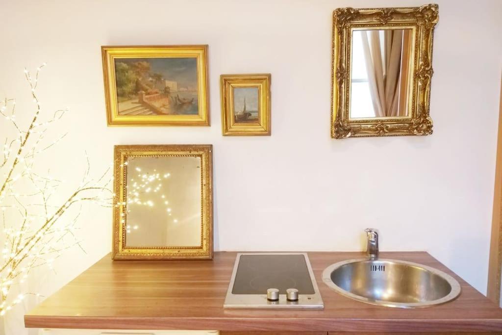 Small Luxurious Room In The Heart Of Saint Germain Paris Luaran gambar